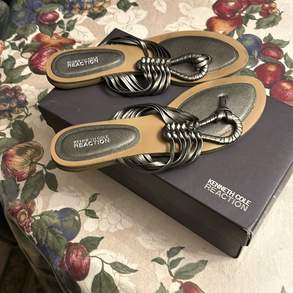 Kenneth Cole Reaction flat sandals size 9 in pewter. Lovely and comfortable.